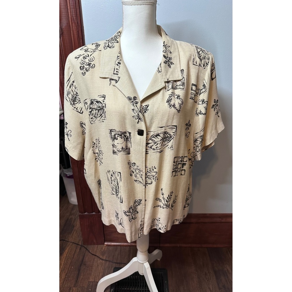More En Focus Studio Vintage 90s Tan Botanical Block Print Button Up Blouse